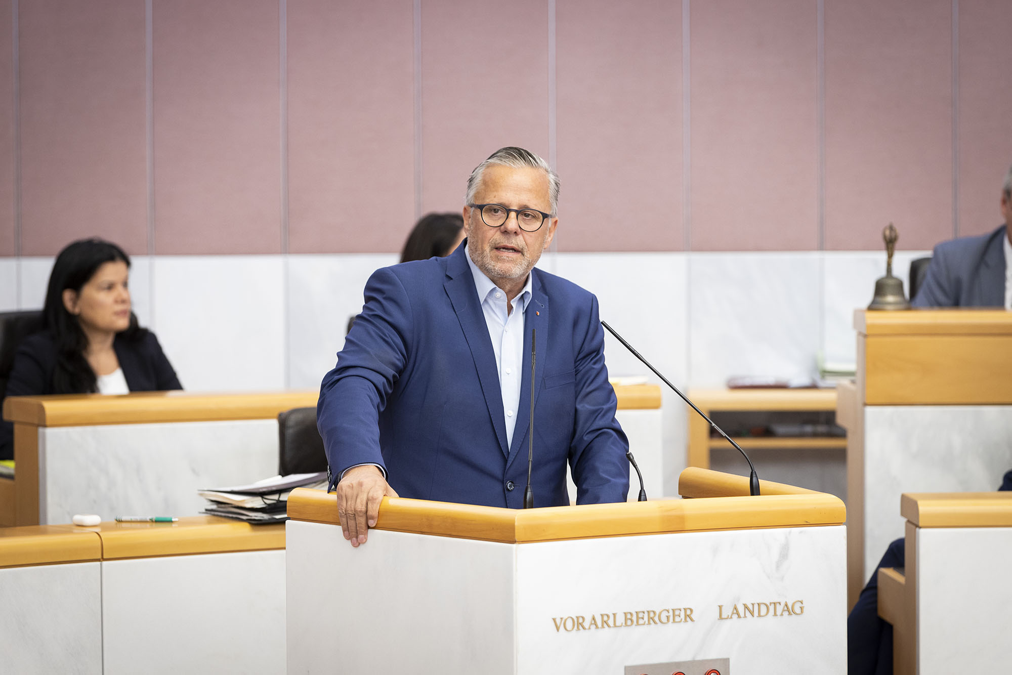 Gießkanne ist bei den Neos nicht gleich Gießkanne