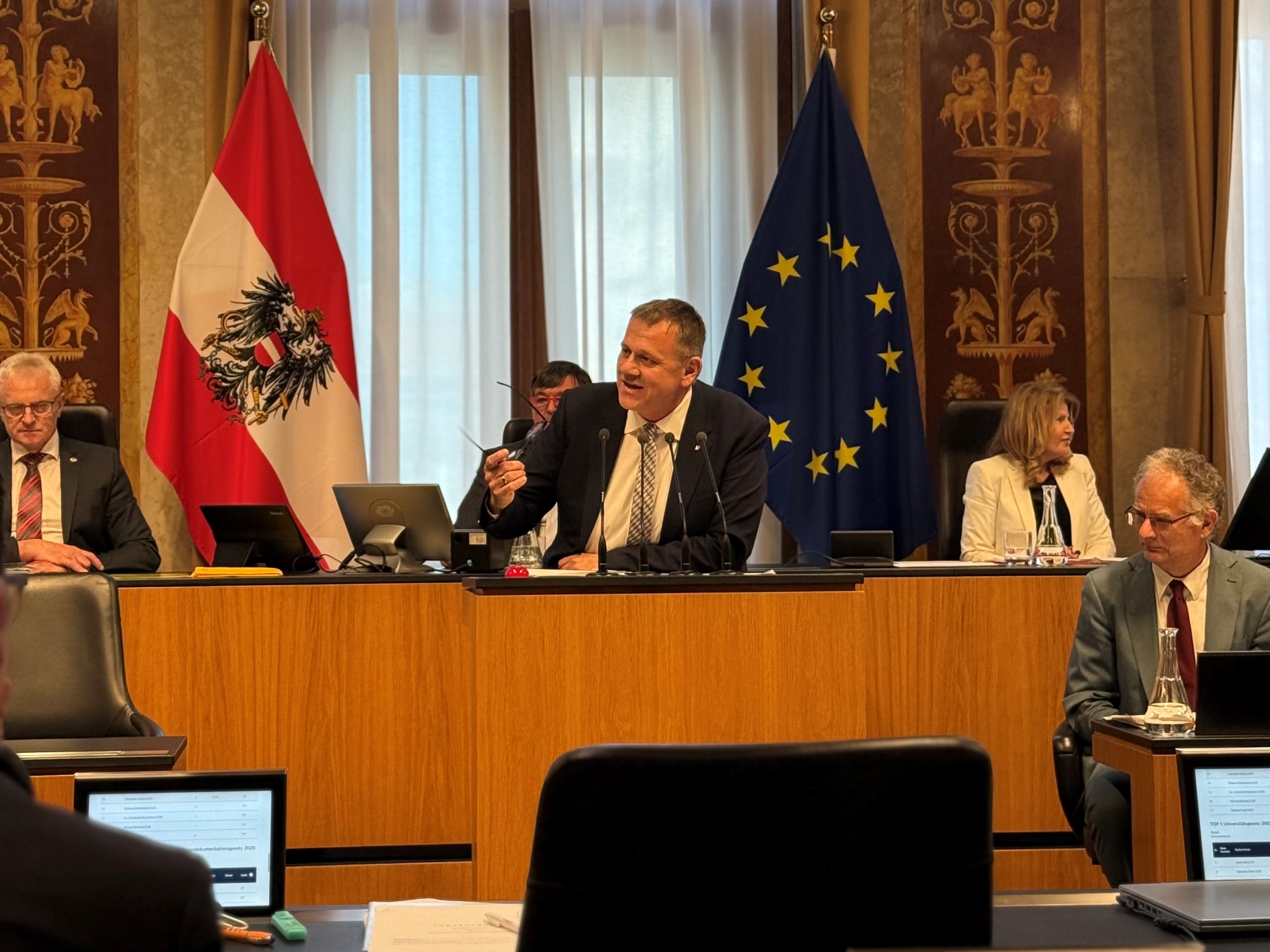Verantwortung und Glaubwürdigkeit statt Polemik und Ideologie